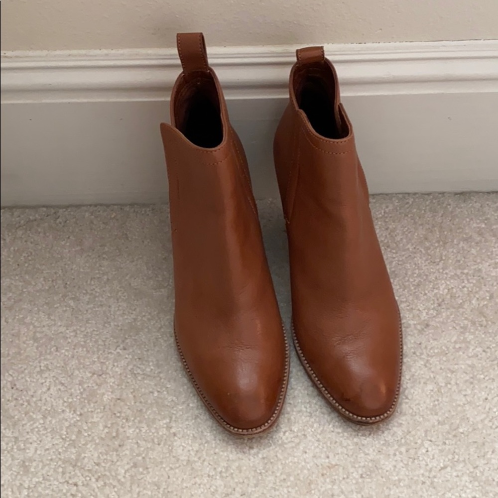 Dolce Vita brown leather booties. Size 8